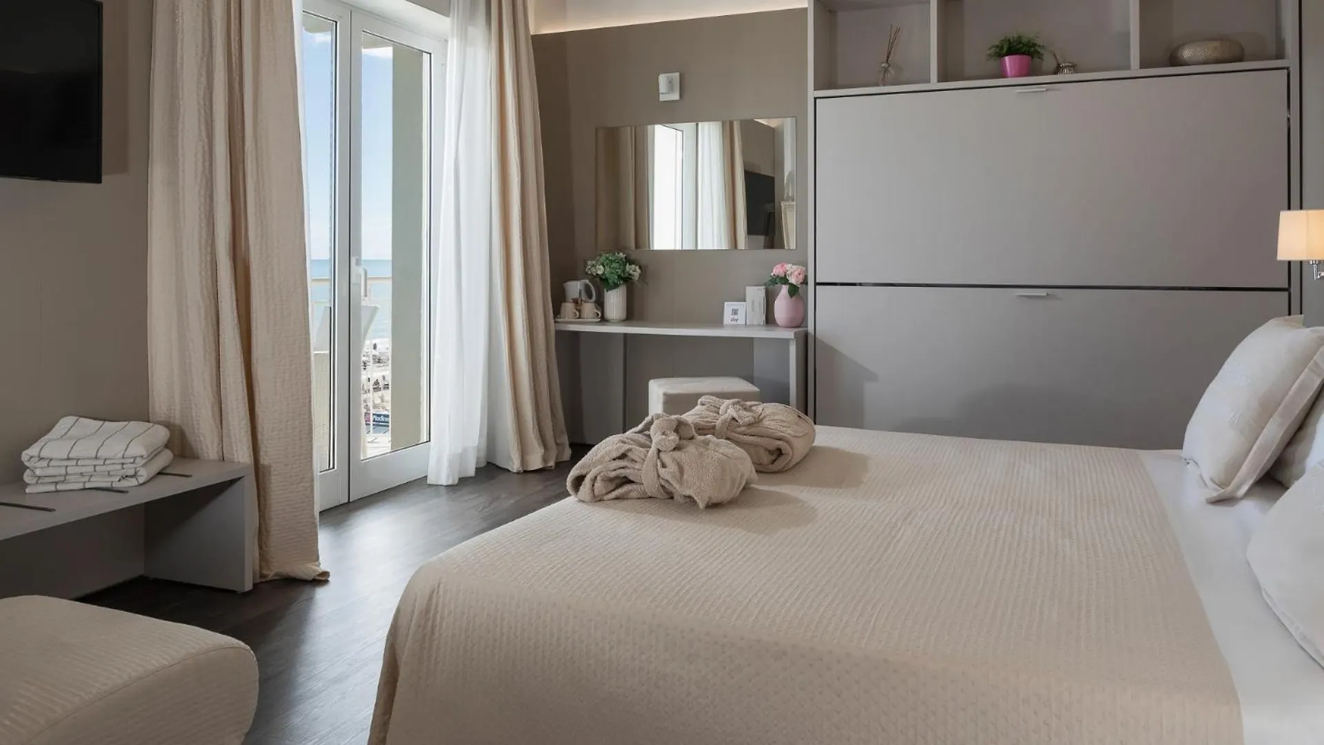 Hotel Ca' Bianca Riccione 3*,  Italie