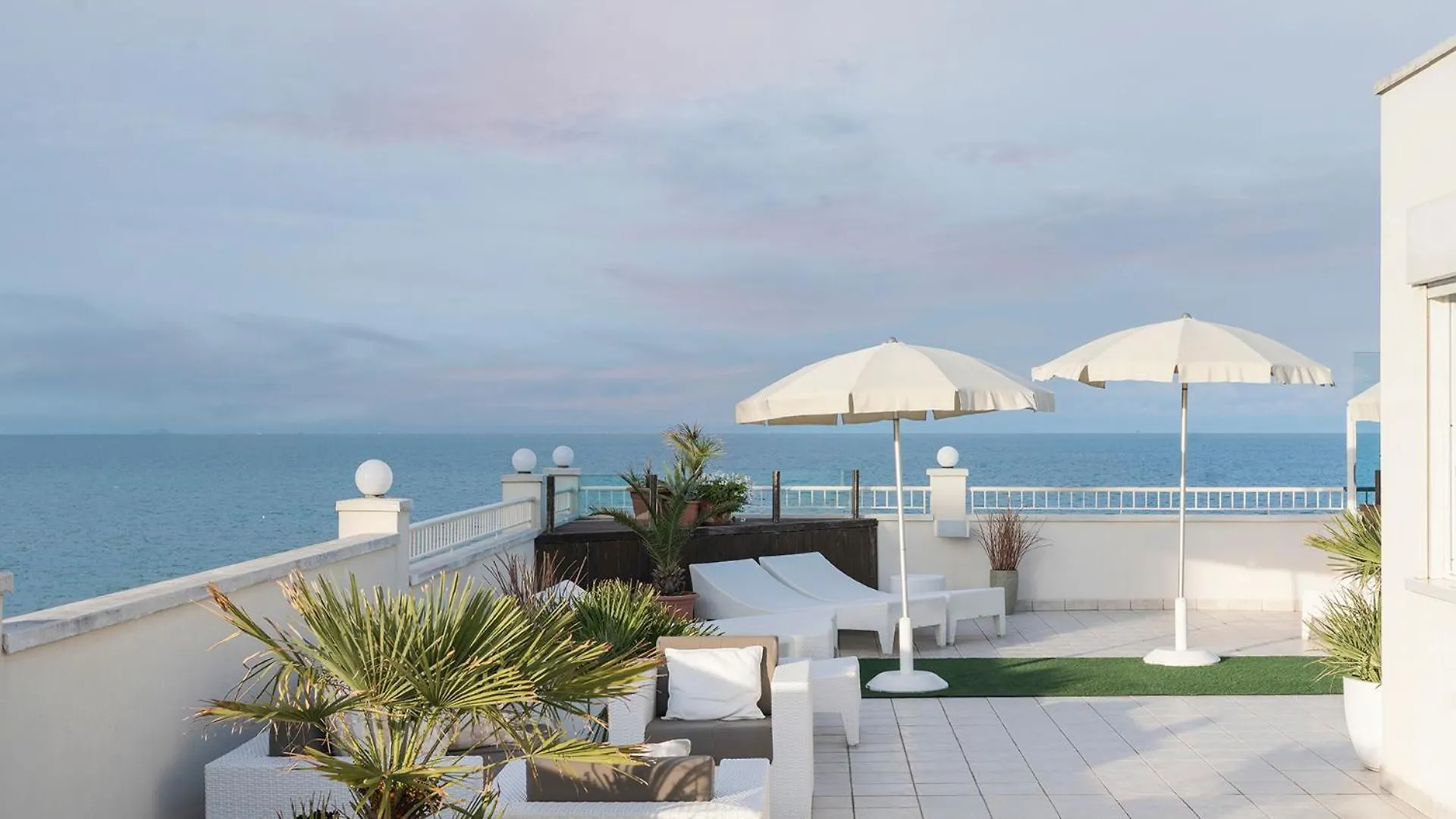Hotel Ca' Bianca Riccione